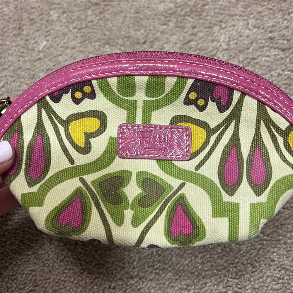 Fossil pouch
